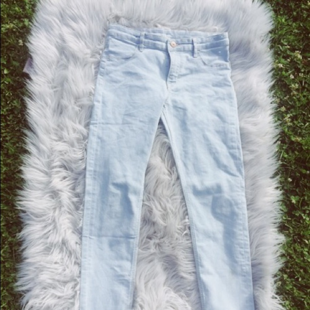 H&M’s light denim jeans